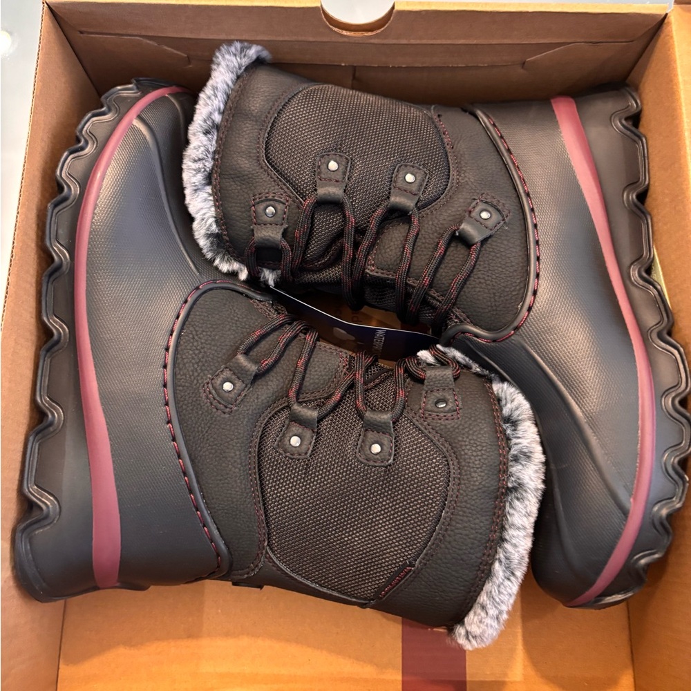 Jambu Women's Waterproof Adventure Boots